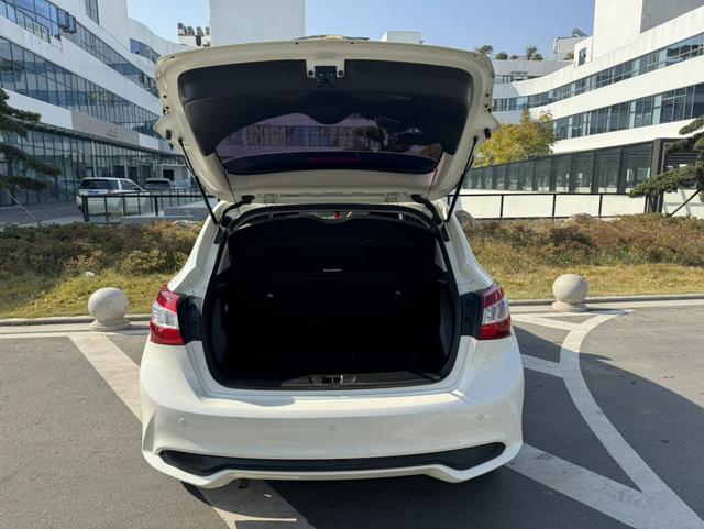 Nissan Tiida 2021 thumb 10