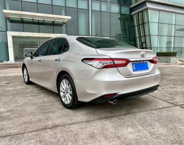 Toyota Camry 2019 thumb 3