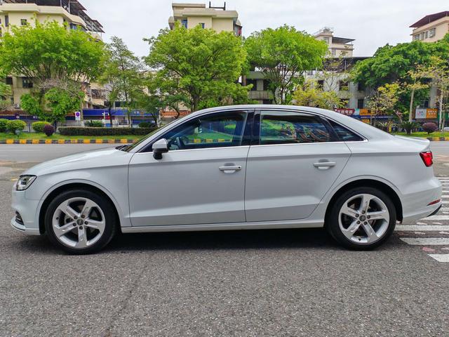 Audi A3 2019 thumb 3