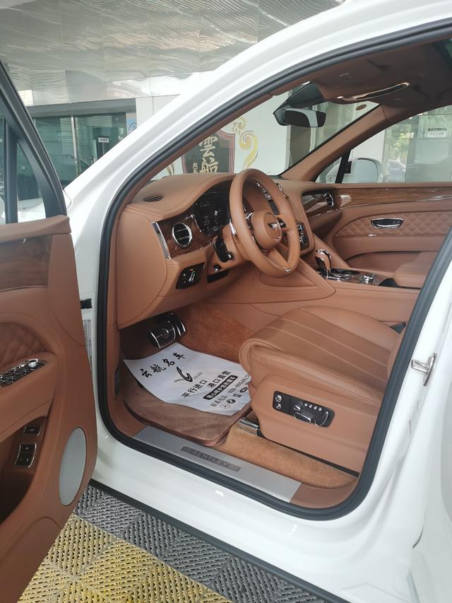 Bentley Bentayga 2022 thumb 7