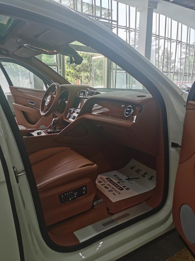 Bentley Bentayga 2022 thumb 8