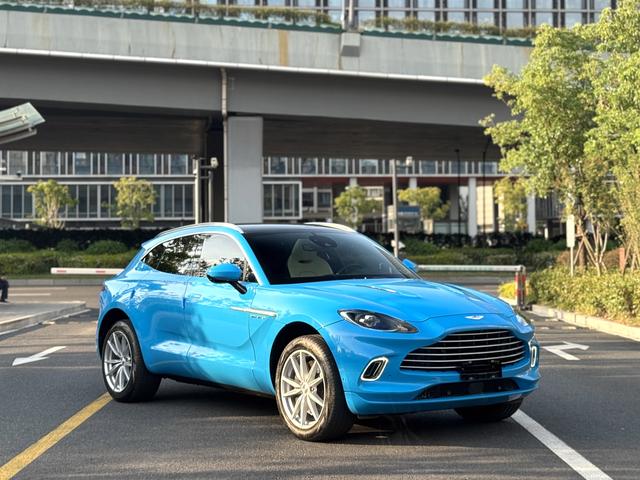 Aston Martin DBX 2022 thumb 2