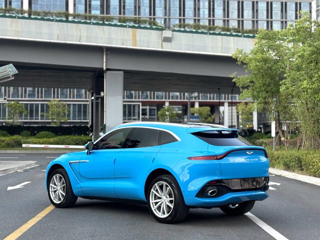 Aston Martin DBX 2022 thumb 3