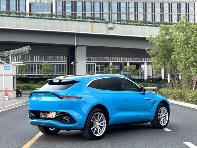Aston Martin DBX 2022 thumb 5