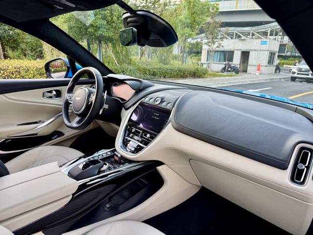 Aston Martin DBX 2022 thumb 6