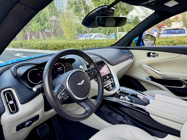 Aston Martin DBX 2022 thumb 7
