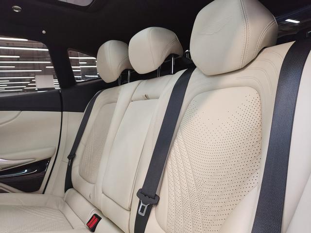 Aston Martin DBX 2022 thumb 8