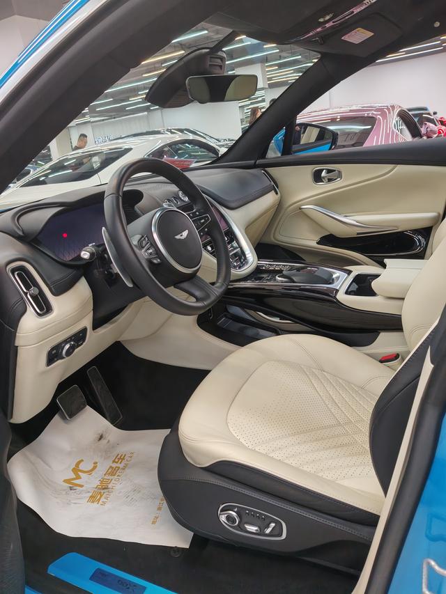 Aston Martin DBX 2022 thumb 11