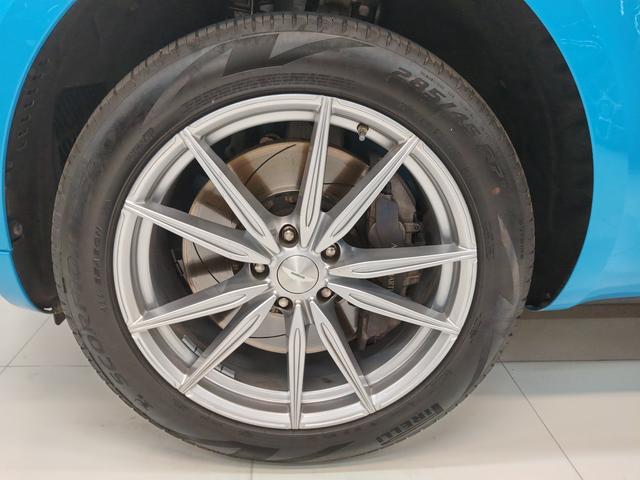 Aston Martin DBX 2022 thumb 12