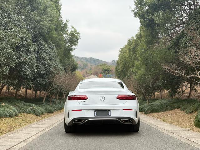 Mercedes-Benz E-Class 2023 thumb 2