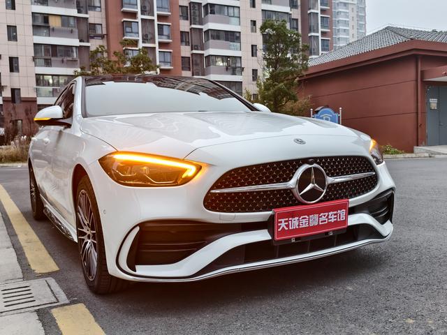 Mercedes-Benz C-Class 2022 thumb 2