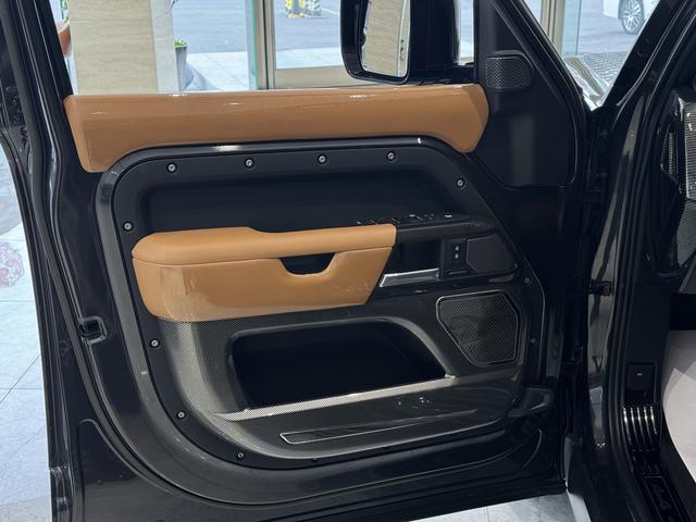 Land Rover Defender 2023 thumb 5