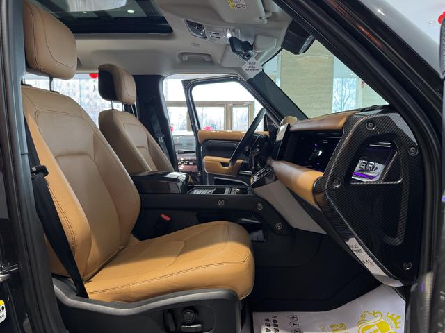 Land Rover Defender 2023 thumb 8