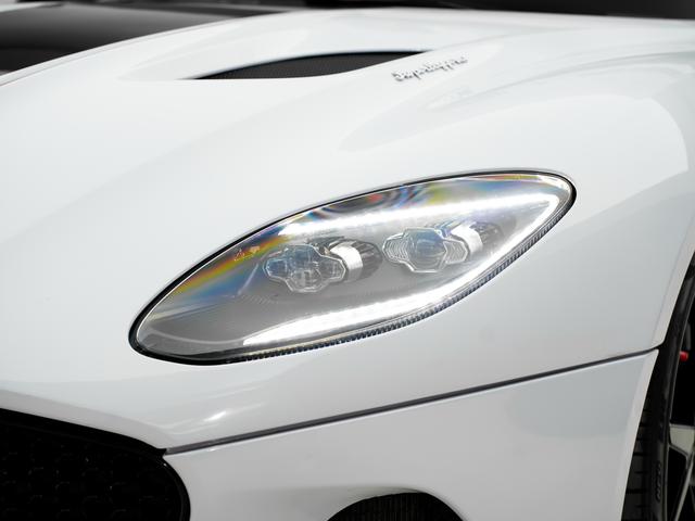 Aston Martin DBS 2019 thumb 4