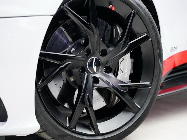 Aston Martin DBS 2019 thumb 8