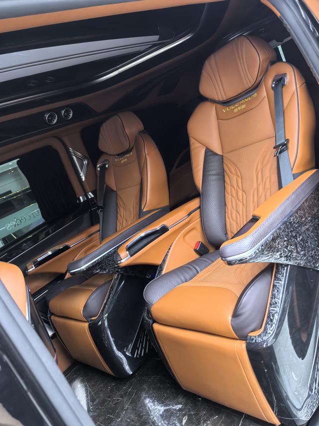 Mercedes-Benz V-Класс 2024 thumb 4