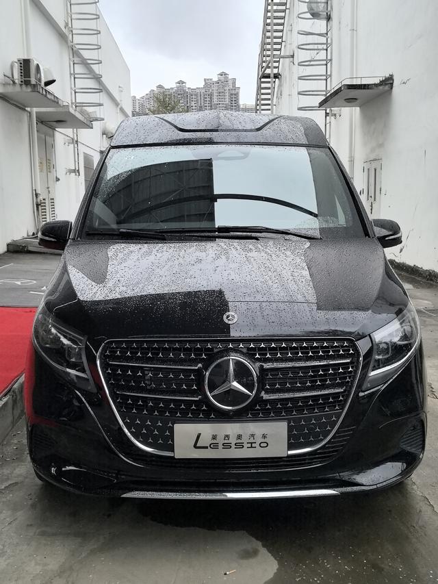 Mercedes-Benz V-Класс 2024 thumb 2