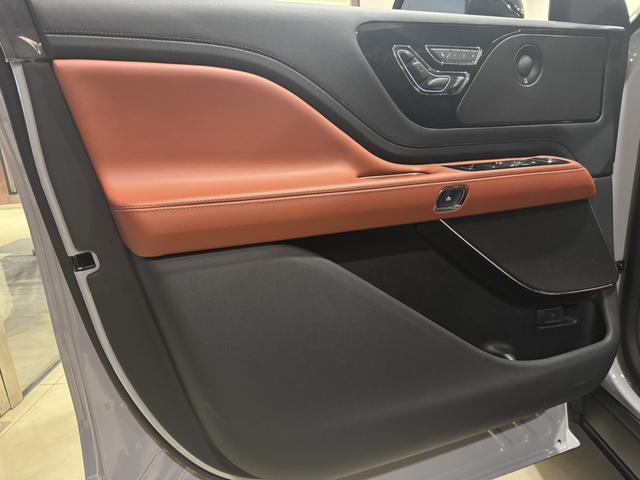 Lincoln Continental 2024 thumb 9