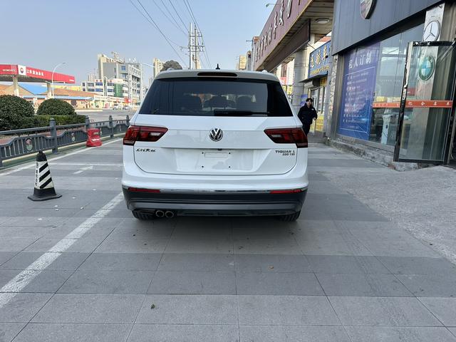 Volkswagen Tiguan L 2019 thumb 3