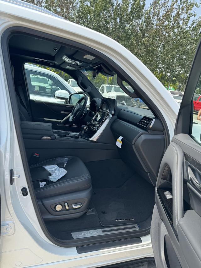 Lexus LX 2024 thumb 4