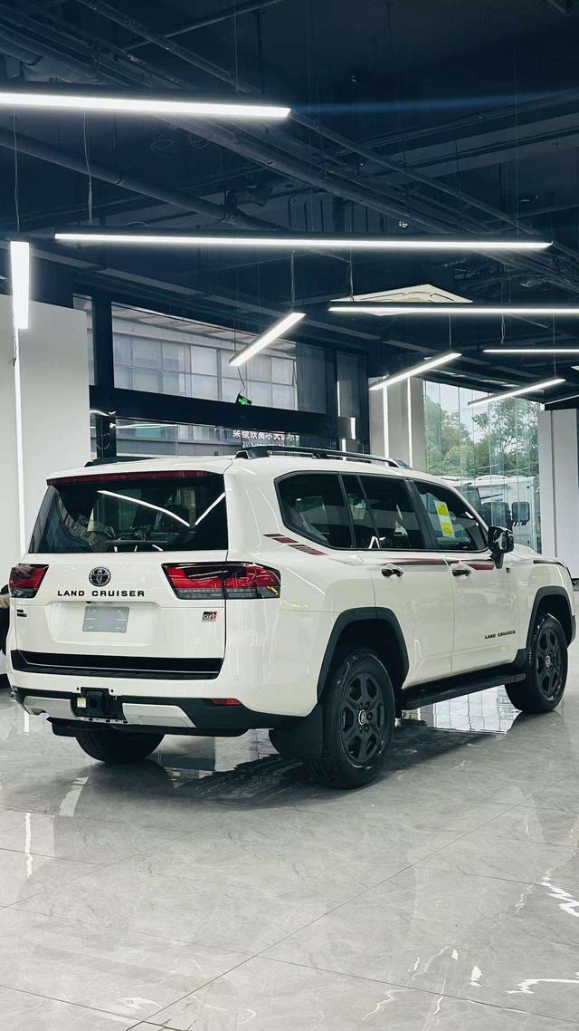 Toyota Land Cruiser 2024 thumb 3