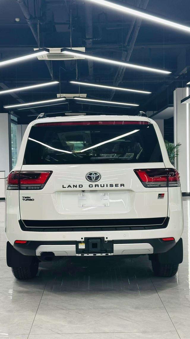 Toyota Land Cruiser 2024 thumb 4