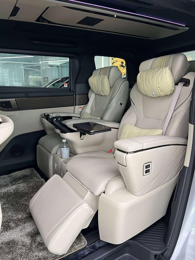 Toyota Alphard 2024 thumb 6
