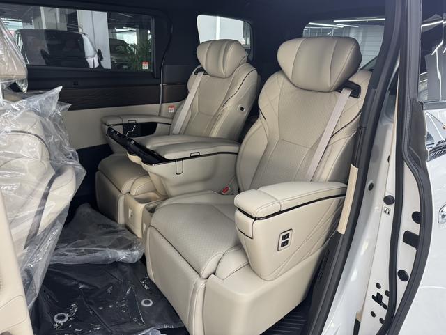 Toyota Alphard 2024 thumb 8