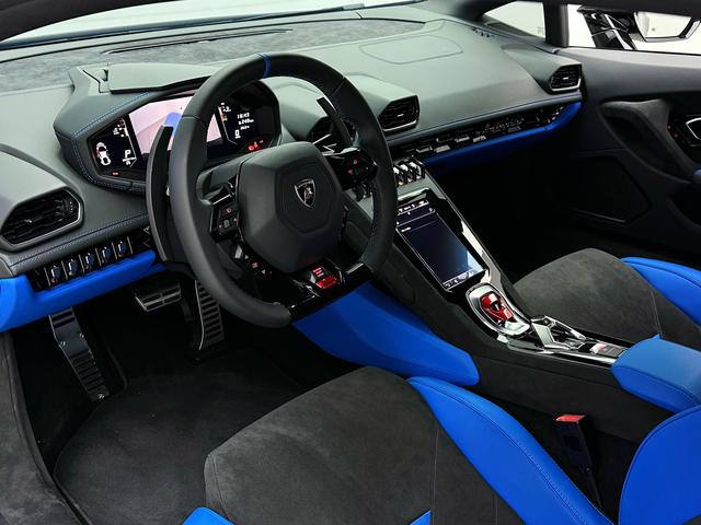 Lamborghini Huracán 2023 thumb 12