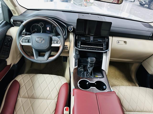 Toyota Land Cruiser 2024 thumb 3