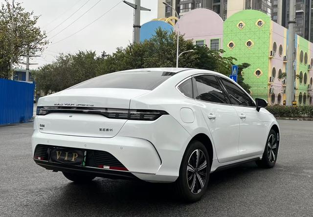 BYD Destroyer 05 2023 thumb 2