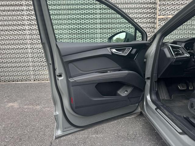 Audi Q4 e-tron 2022 thumb 3