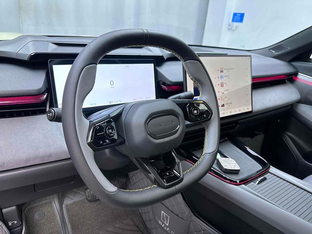 Lynk & Co 08 EM-P 2023 thumb 9