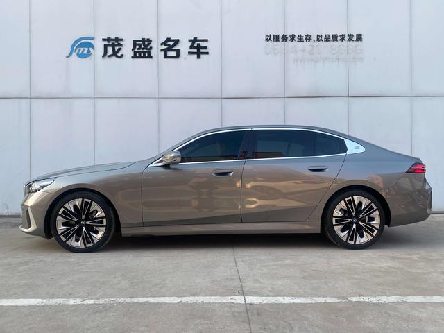 BMW 5 серии 2024 thumb 2