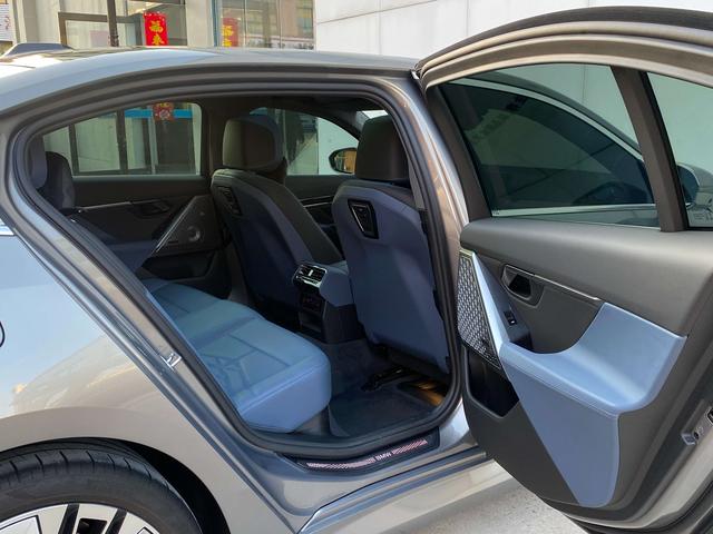 BMW 5 серии 2024 thumb 6