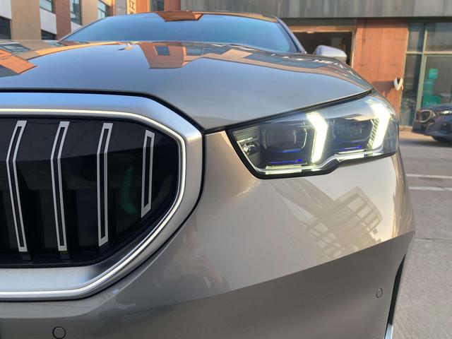 BMW 5 серии 2024 thumb 9