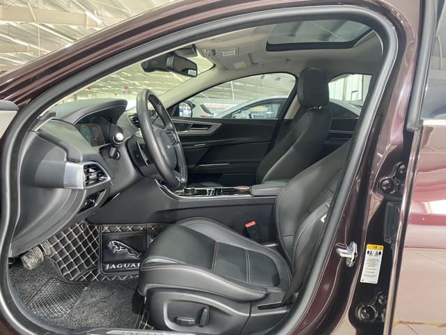 Jaguar XEL 2019 thumb 6