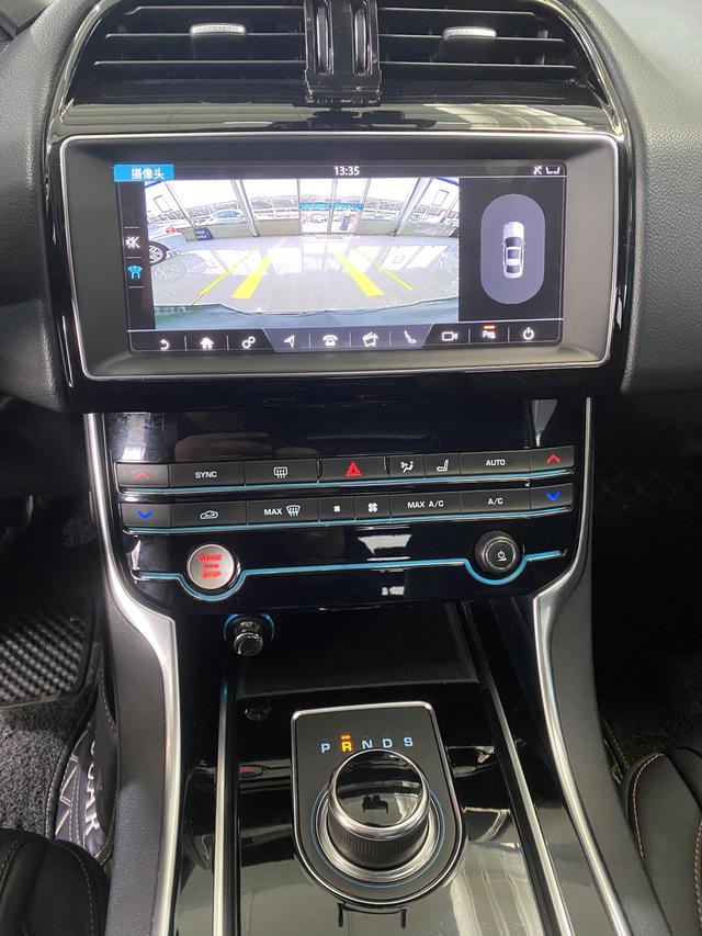 Jaguar XEL 2019 thumb 9