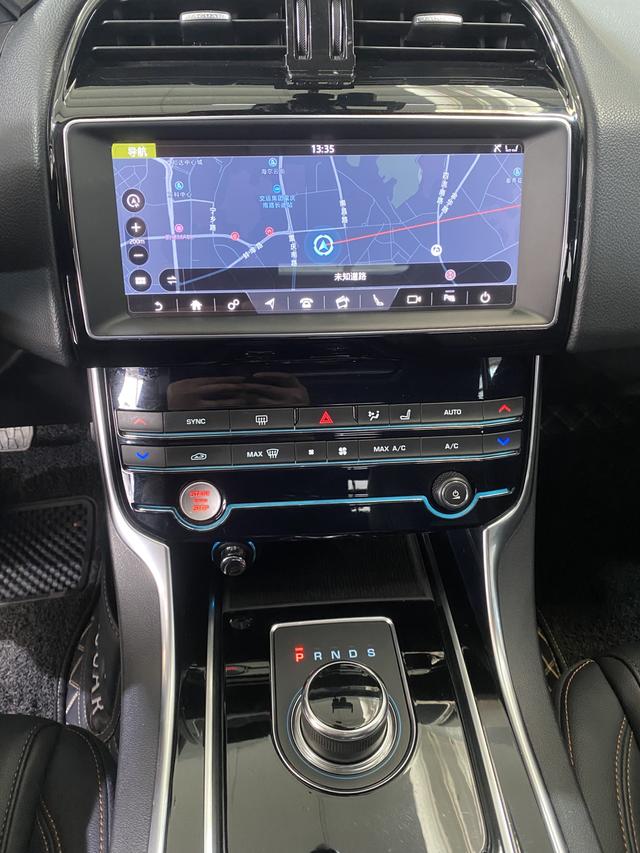 Jaguar XEL 2019 thumb 10