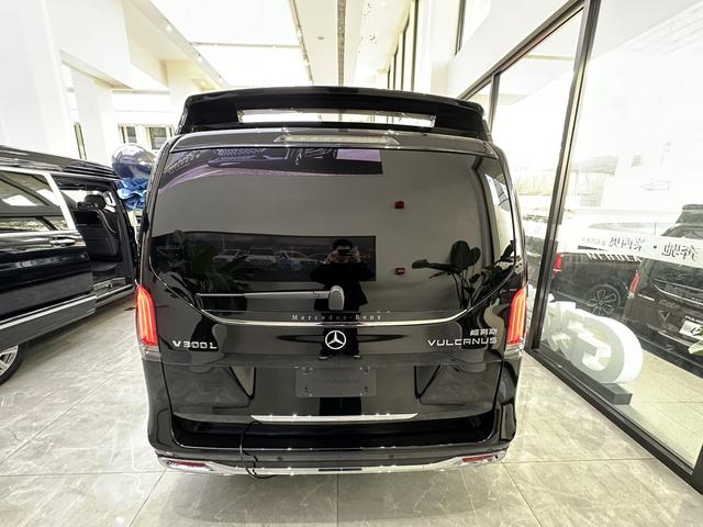 Mercedes-Benz V-Класс 2024 thumb 2