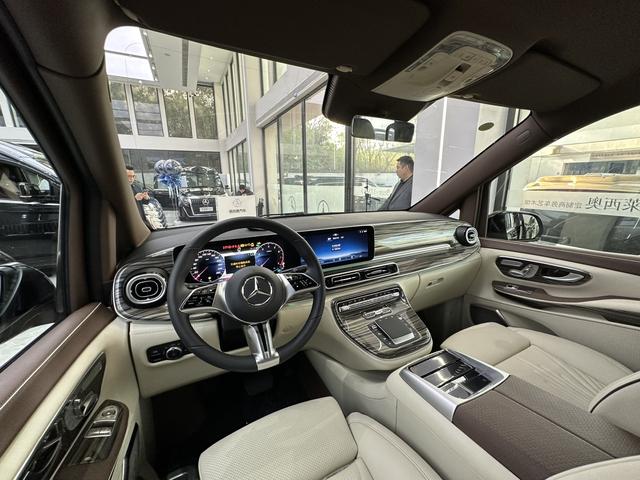 Mercedes-Benz V-Класс 2024 thumb 4