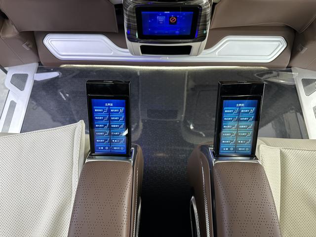 Mercedes-Benz V-Класс 2024 thumb 10