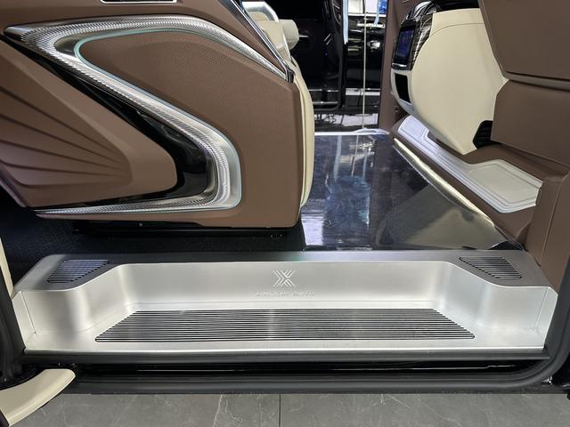 Mercedes-Benz V-Класс 2024 thumb 12
