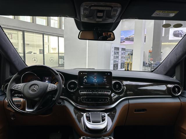 Mercedes-Benz V-Класс 2022 thumb 2