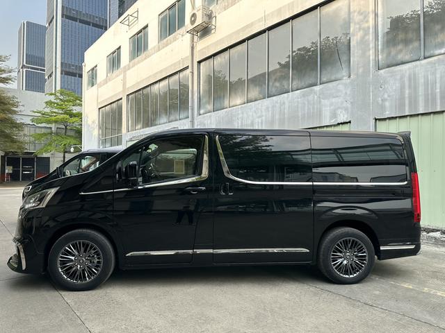 Toyota HiAce 2024 thumb 2