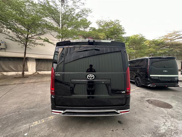 Toyota HiAce 2024 thumb 3