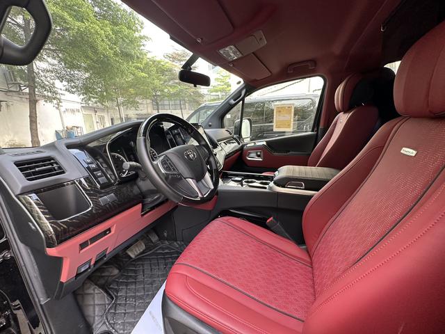 Toyota HiAce 2024 thumb 5
