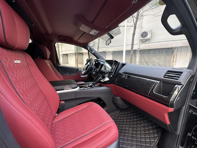 Toyota HiAce 2024 thumb 6