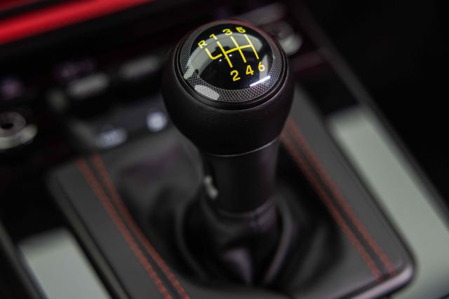 Porsche 911 2023 thumb 12
