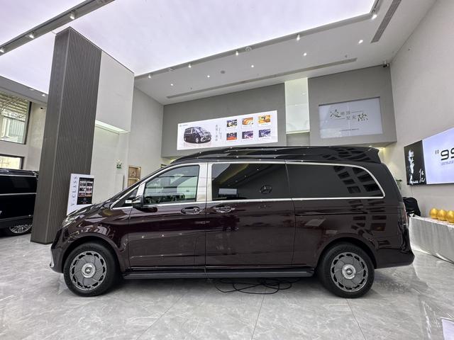 Mercedes-Benz V-Класс 2024 thumb 2